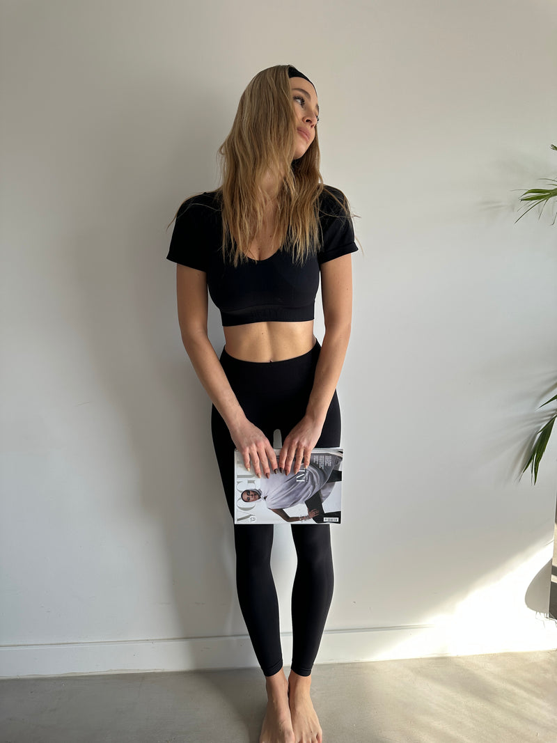 Seamless Short Sleeve Crop Top - Black Beauty