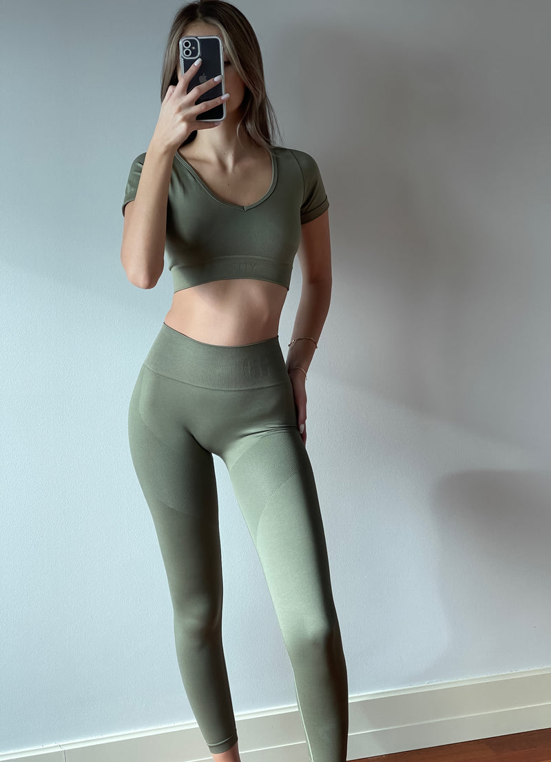 Seamless Short Sleeve Crop Top - Hunter Green